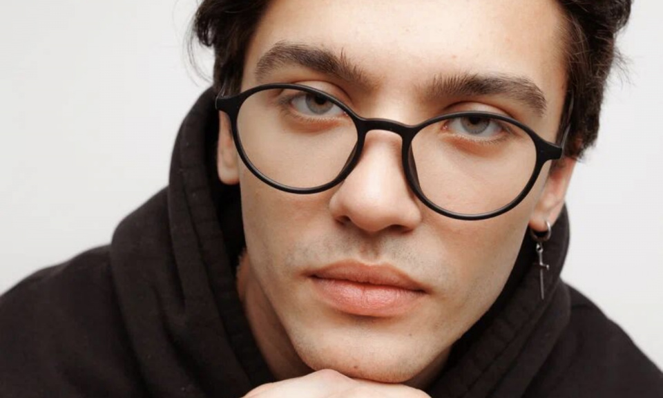 Сезонные тренды в оправе: какие материалы и цвета выбирают этой осенью и зимой?